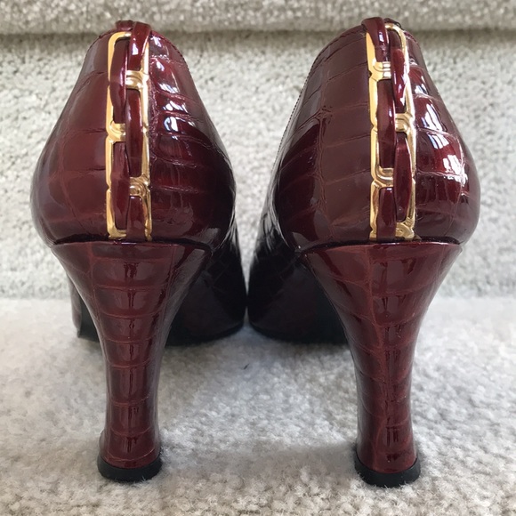 Rare Vintage Stuart Weitzman Crocodile Patent Leather Pumps with Gold Accents - Picture 7 of 17